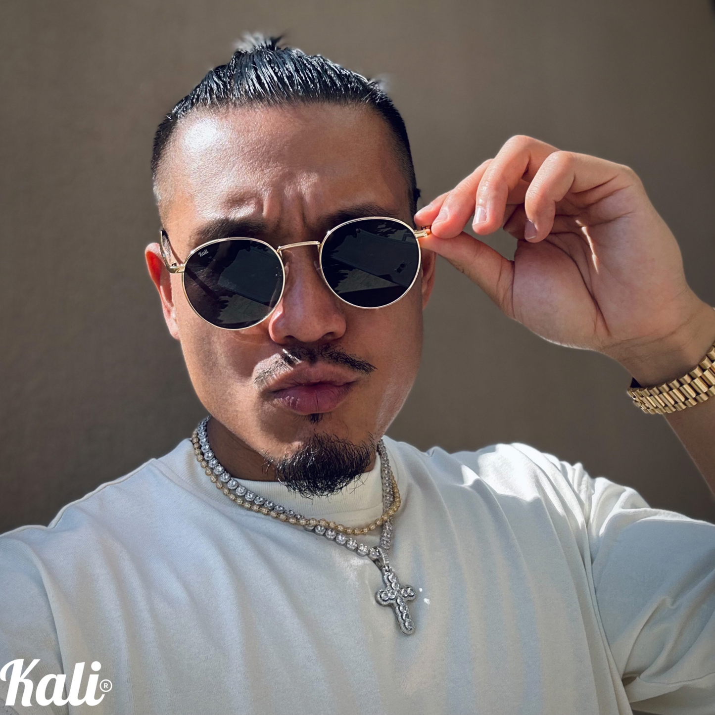 The Classic Round Gray